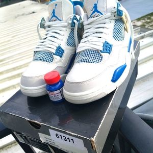 Jordan 4 like new Military blues